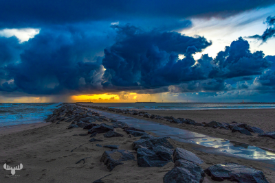 14013 - Hvide Sande South beach Sydmole pier at sunset