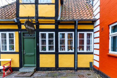 142562 - Colorful houses corner "Stoppestedet" in Ribe