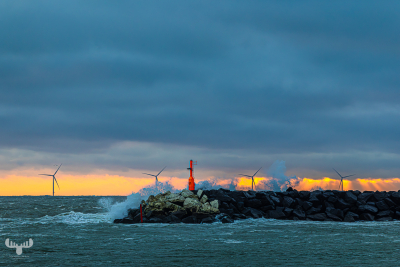 15549 - Hvide Sande Pier with red beacon, breakers and dramatic sky