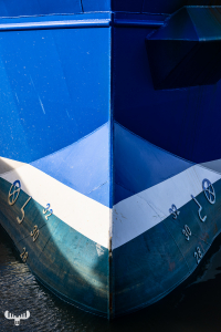 11112 - Ship's prow in Hvide Sande havn