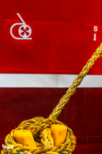 13738 - Red ship and yellow rope