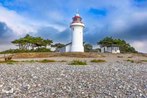 13755 - Sletterhage Fyr Lighthouse and stony beach