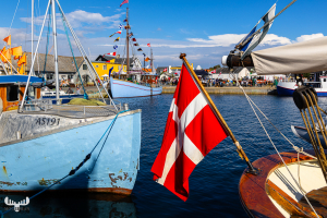 13816 - Ebeltoft Havn - Harbor with Dannebrog