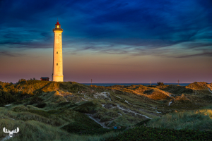 13942 - Nr.Lyngvig Fyr in sunset with colorful clouds