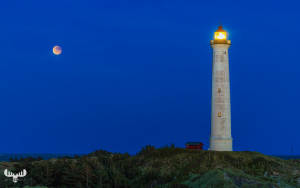 13950 - Nr.Lyngvig Fyr lighthouse and total lunar eclipse - Blood moon