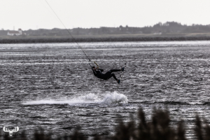 13982 - Kitesurfer on Ringkøbing Fjord with jump