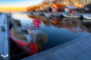 14134 - Stauning Havn harbour boats and huts - art version