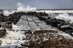 14157 - Bovbjerg pier- Høfde E- with winter waves