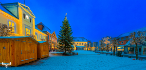 14173 - Winterly Ringkøbing Torvet with snow and Christmas lights
