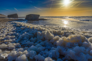 14225 - Sea foam and bunkers at Søndervig beach