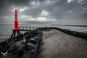 14308 - Hvide Sande pier with red light beacon
