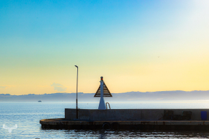14576 - Seasign at hazy Ebeltoft harbor